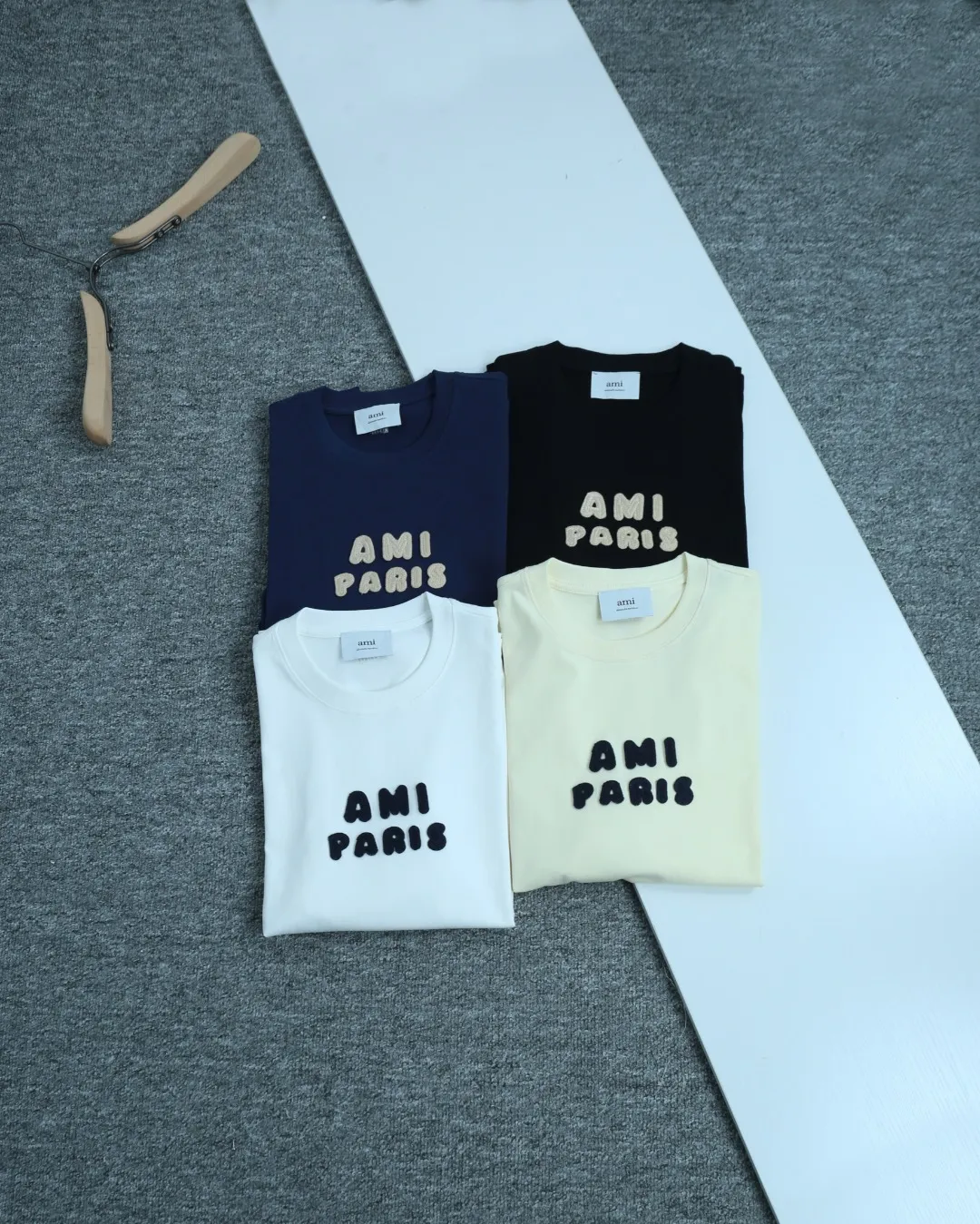 Style No.: A 008# P57 Ami 2026 Spring/Summer New Arrival T-shirt Short Sleeve The workmanship of this chapter is extremely cumbersome and complicated. It uses water-soluble polyester and water-soluble thread, first starting the pattern, dyeing, then air-drying, shaping, and then laser processing of details. The process time is long, which distinguishes it from the garbage version of the leaky bottom fabric on the market. We completely restore the correct version of the official website 1:1, with high-weight fabrics, synchronized detail routing, and restored official website letter embroidery, which is the only correct version on the entire network. Color: Apricot Black Navy Blue White Sizes: S-XL